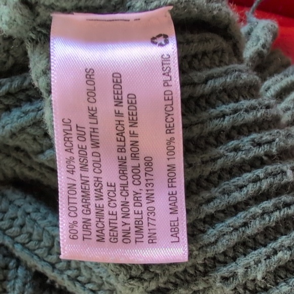 Green Sweater - Picture 4 of 4